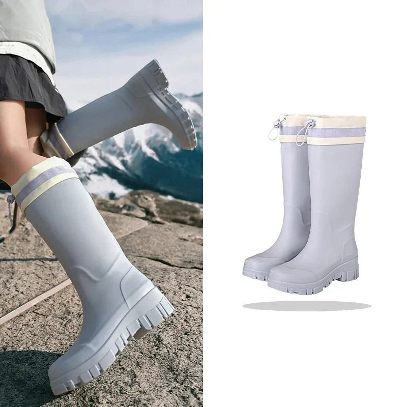 Regenlaarzen met trekkoord in lichtblauw, hoog, gedragen en productfoto