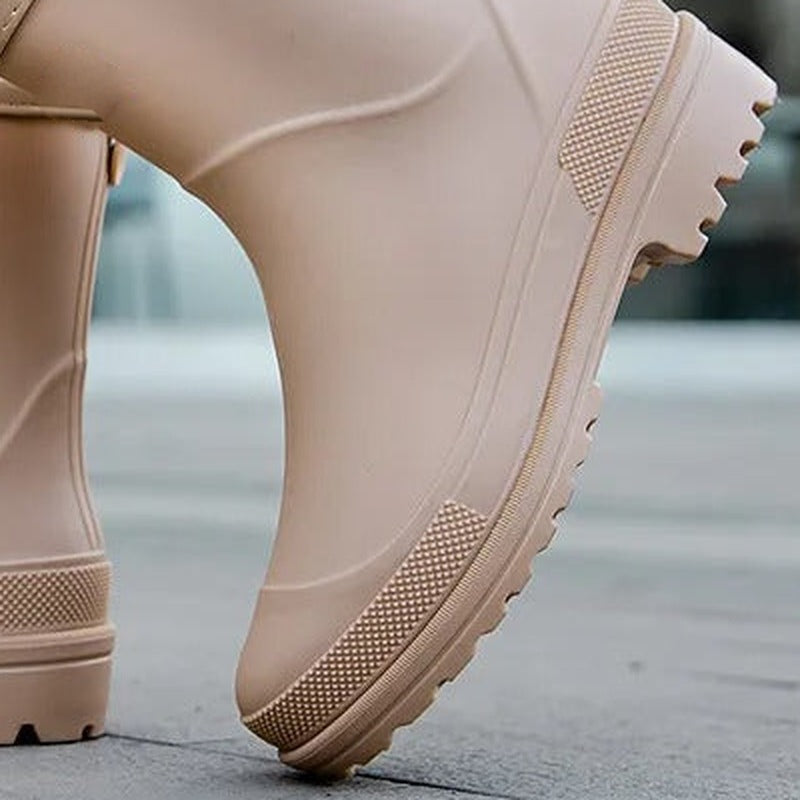 Korte rubberen laarzen, mat in beige, close-up van de zool