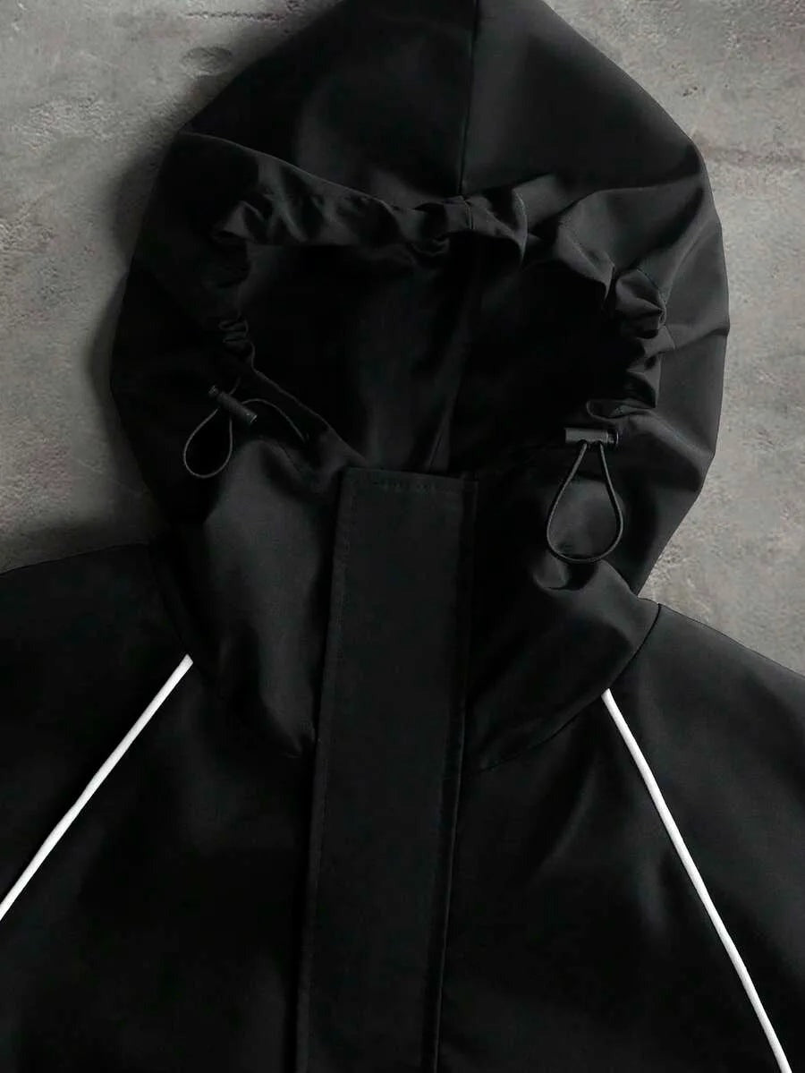 Korte herenjas met capuchon in zwart, close-up van de capuchon