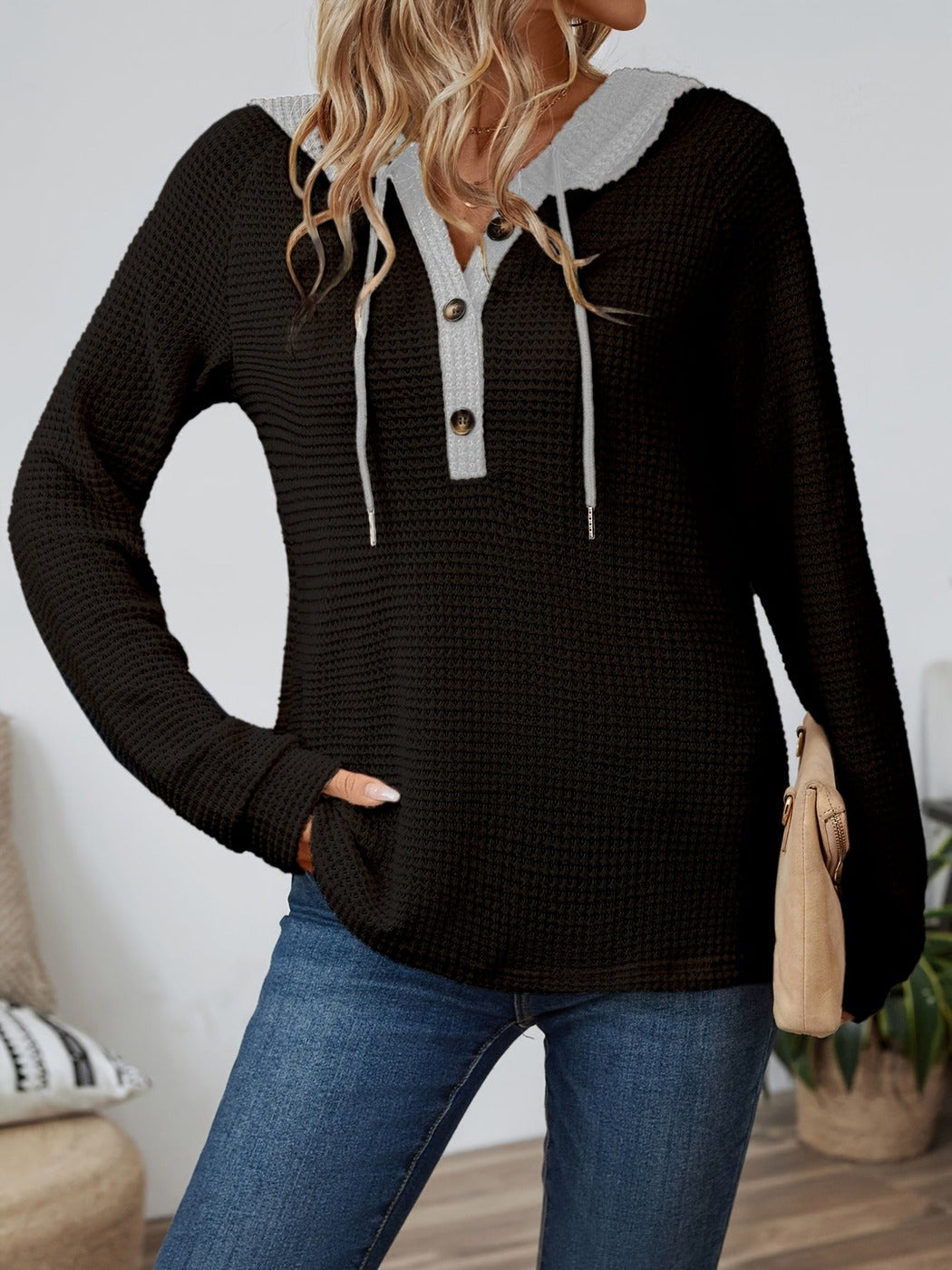 Wafelhoodie in Zwart/Grijs met henleyhals en drie knoopjes, vooraanzicht | Boutique Moda