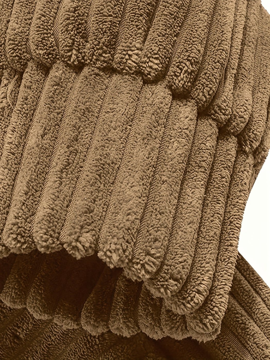 Ribcord hoodie voor heren in camel, close-up van de geribde boord