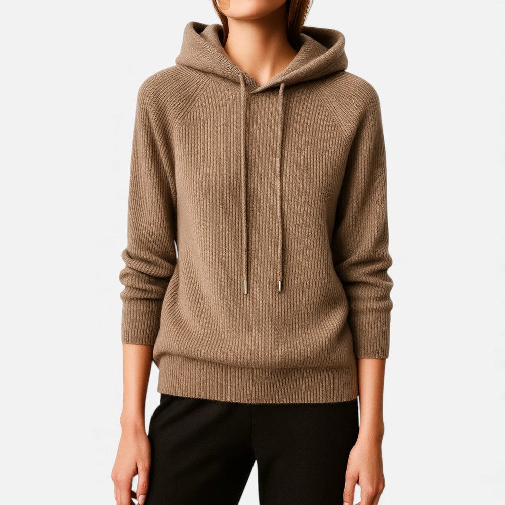 Vrouw in een bruine hoodie met koord en geribde zoomband | Boutique Moda
