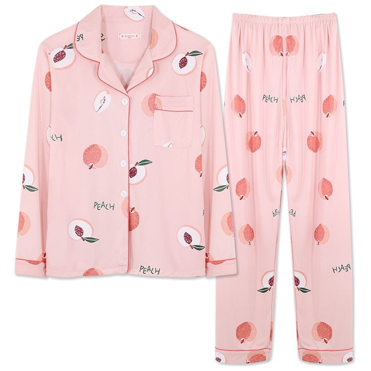 Pyjama met doorknoopshirt en lange broek, uitvoering roze met perziken, plat neergelegd