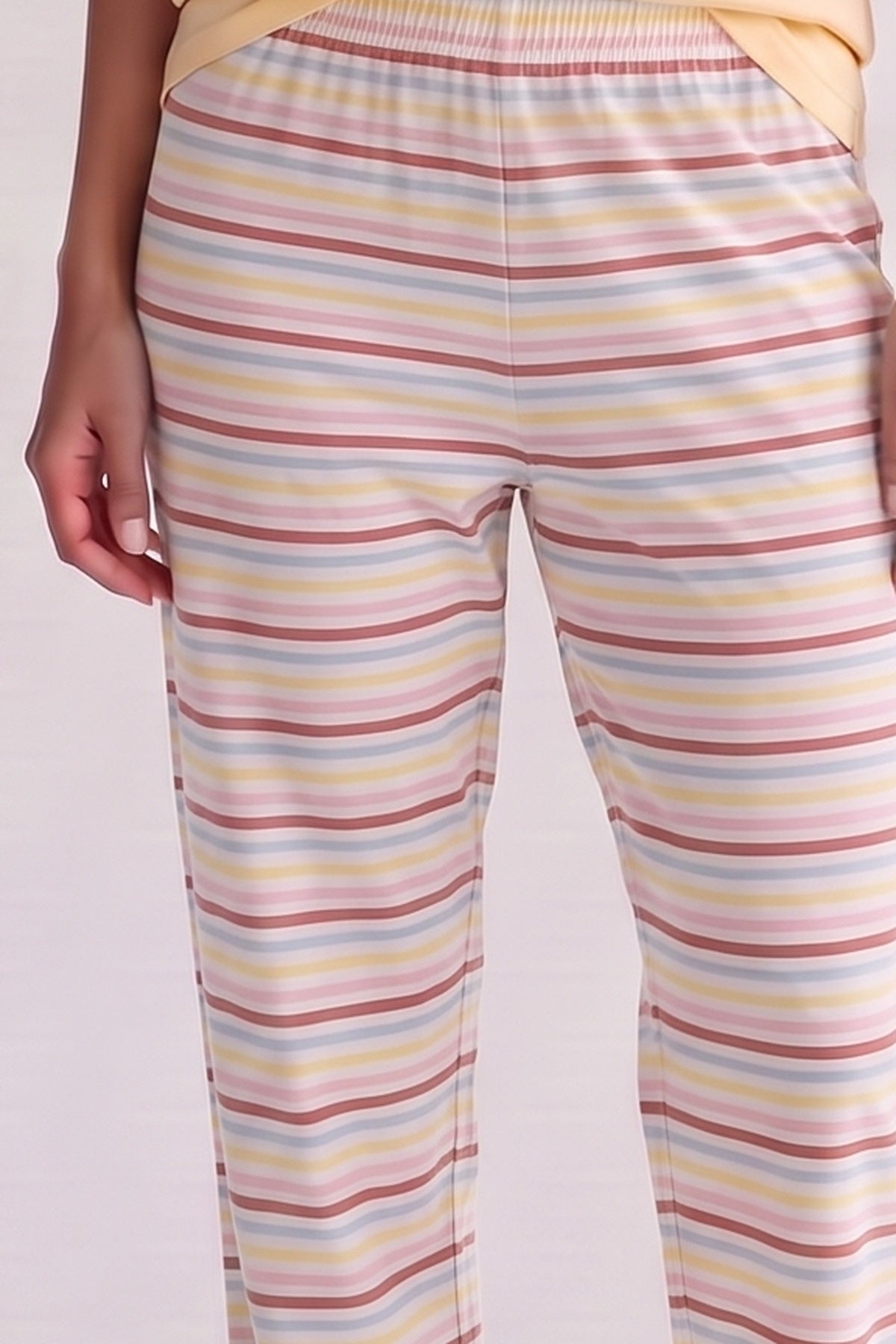 Pastelkleurig gestreepte broek van katoenen tricot, stofdetail