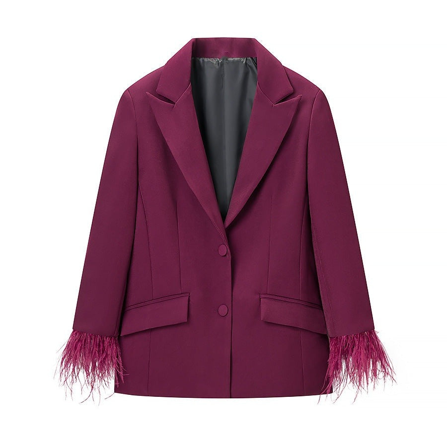 Smokingbroekpak met veren aan de mouwen in bordeaux, blazer zonder model, vooraanzicht