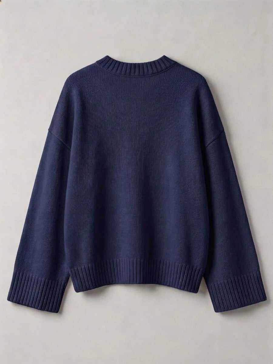 Oversized trui met ronde hals in marineblauw, plat gefotografeerd