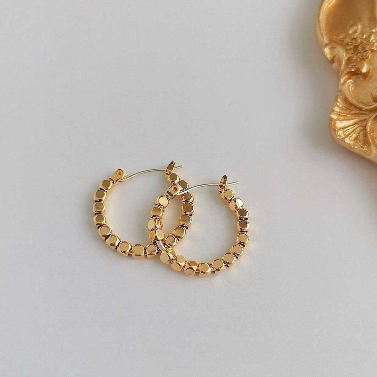 Creolen Dames | Verguld of Zilverkleurig | Kraaltjes Minimalistisch-Boutique Moda