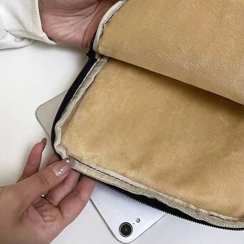 Laptophoes van teddystof met smiley 12