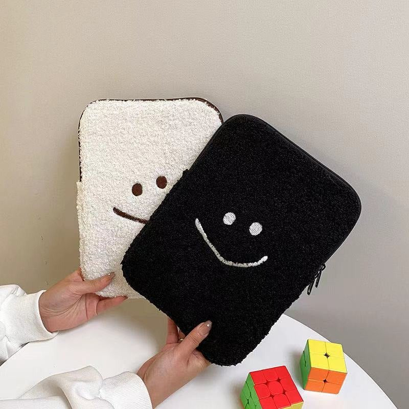 Laptophoes van teddystof met smiley 8