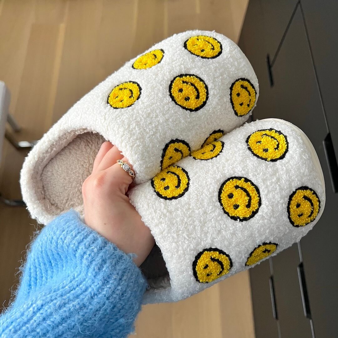 Smiley Pantoffels | Pluche Sloffen Dames | Geel Wit Antislip-Boutique Moda