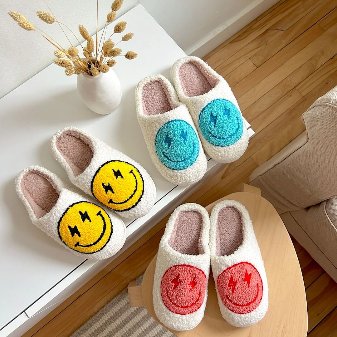 Sloffen met smiley en bliksemogen 4