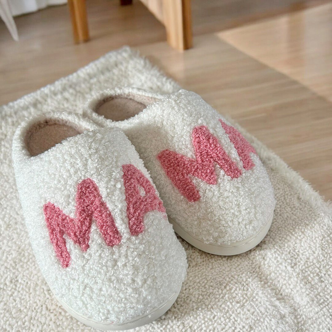 Sloffen met MAMA borduursel 2