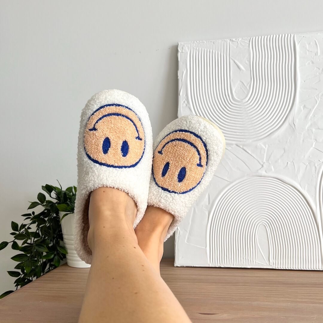 Sloffen met geborduurde smiley 6