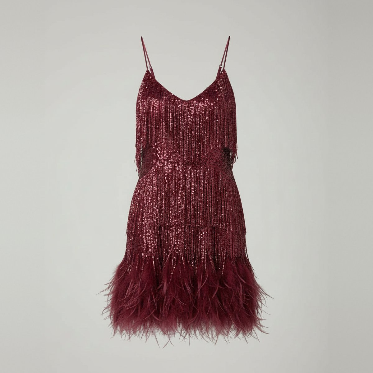 Bordeauxrode pailletten jurk met franjes en verendetail, plat gefotografeerd | Boutique Moda