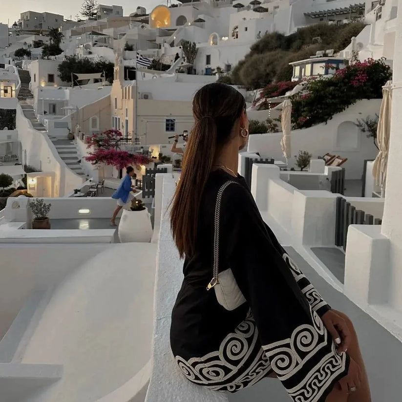 Jurk met lange mouwen - Zwarte mini-jurk met wijde mouwen voor dames-Boutique Moda