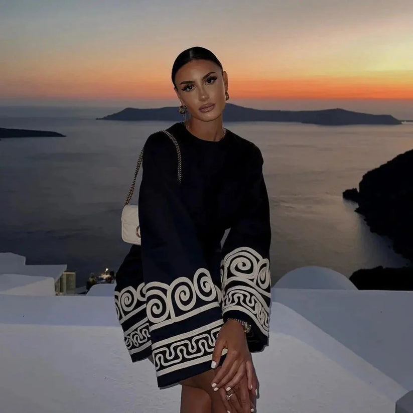 Jurk met lange mouwen - Zwarte mini-jurk met wijde mouwen voor dames-Boutique Moda