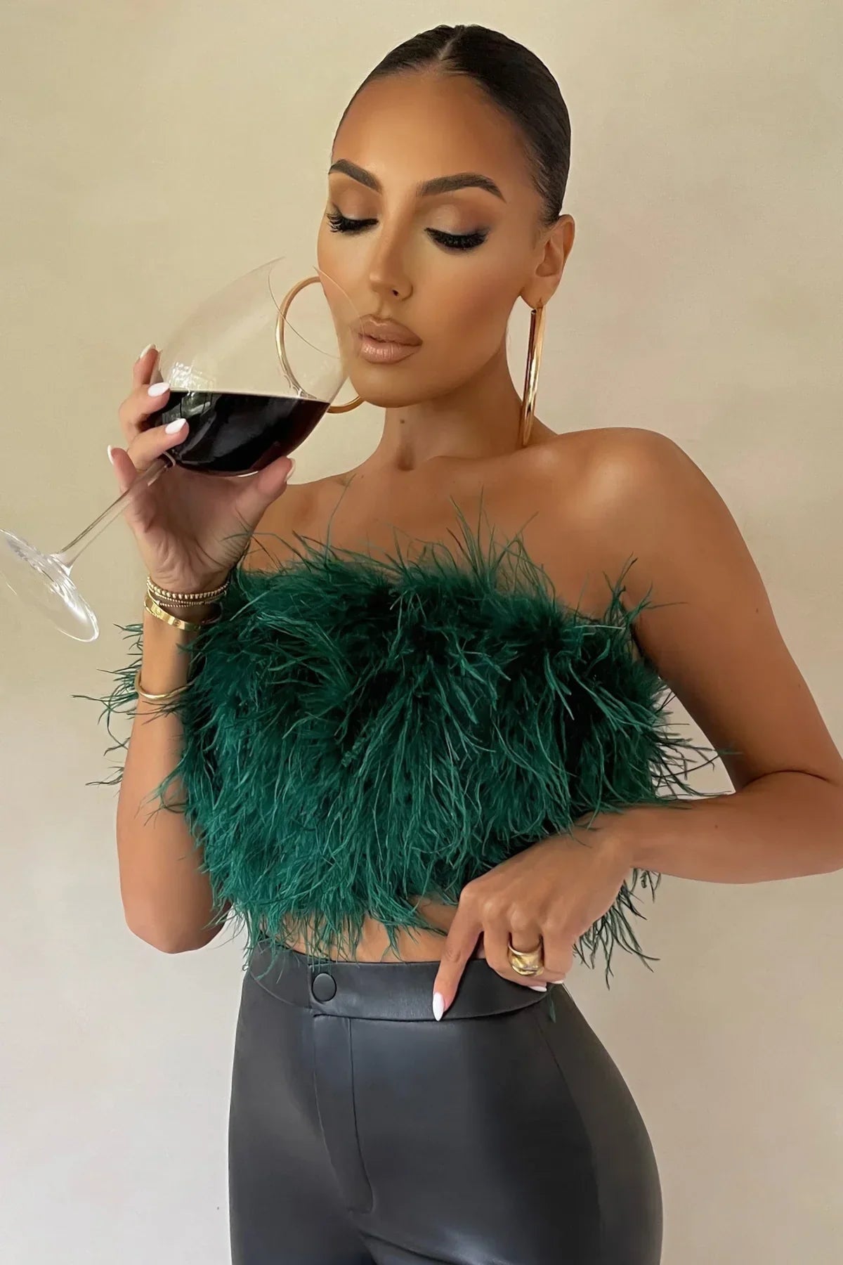 Katrine Feather Top | Stijlvolle veren crop top is een toptrend dit jaar-Boutique Moda