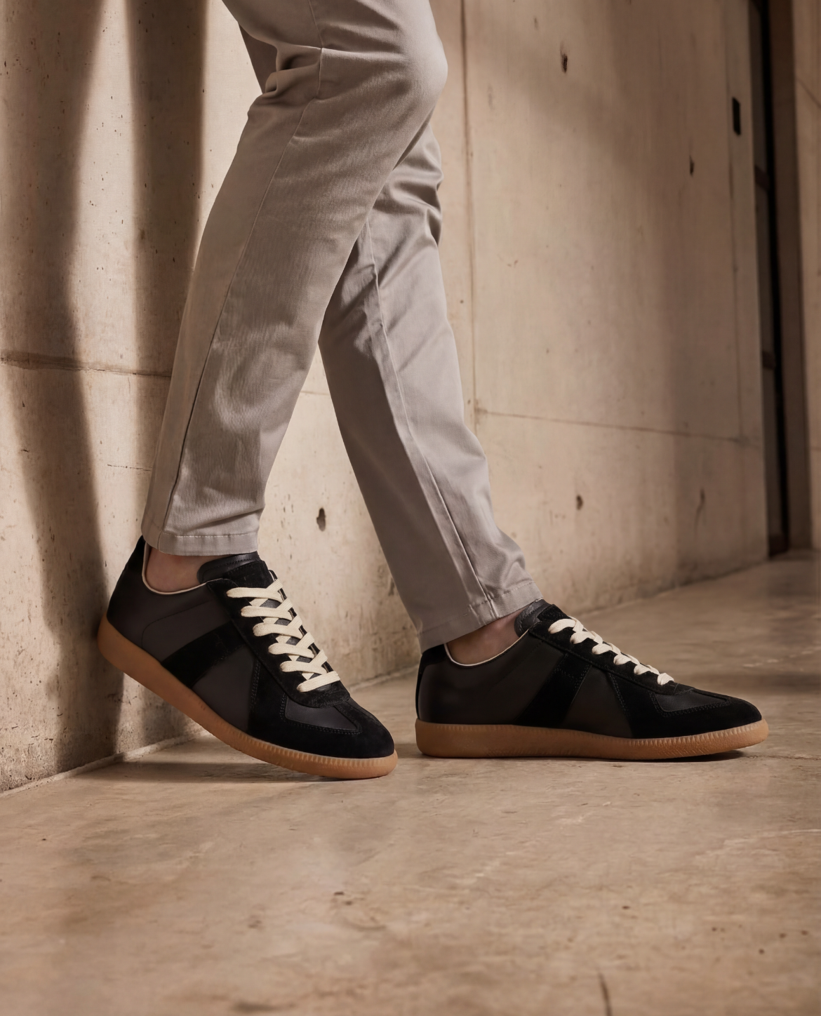 Leren Low-top Sneakers | Suède Veterschoenen | Wit en Zwart-Boutique Moda