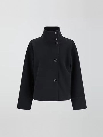 Zwarte oversized jas met opstaande kraag en knopen, plat uitgestald | Boutique Moda