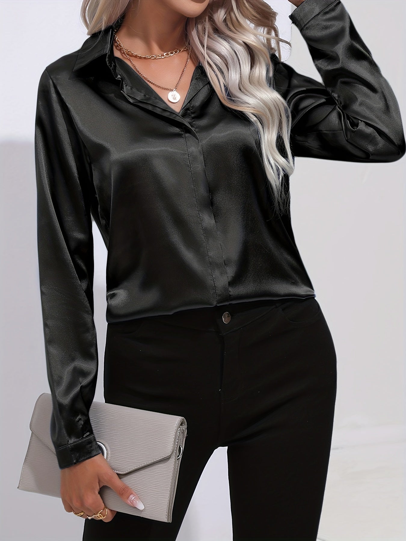Satijnen blouse - Glanzend damesoverhemd met lange mouwen en knopen-Boutique Moda
