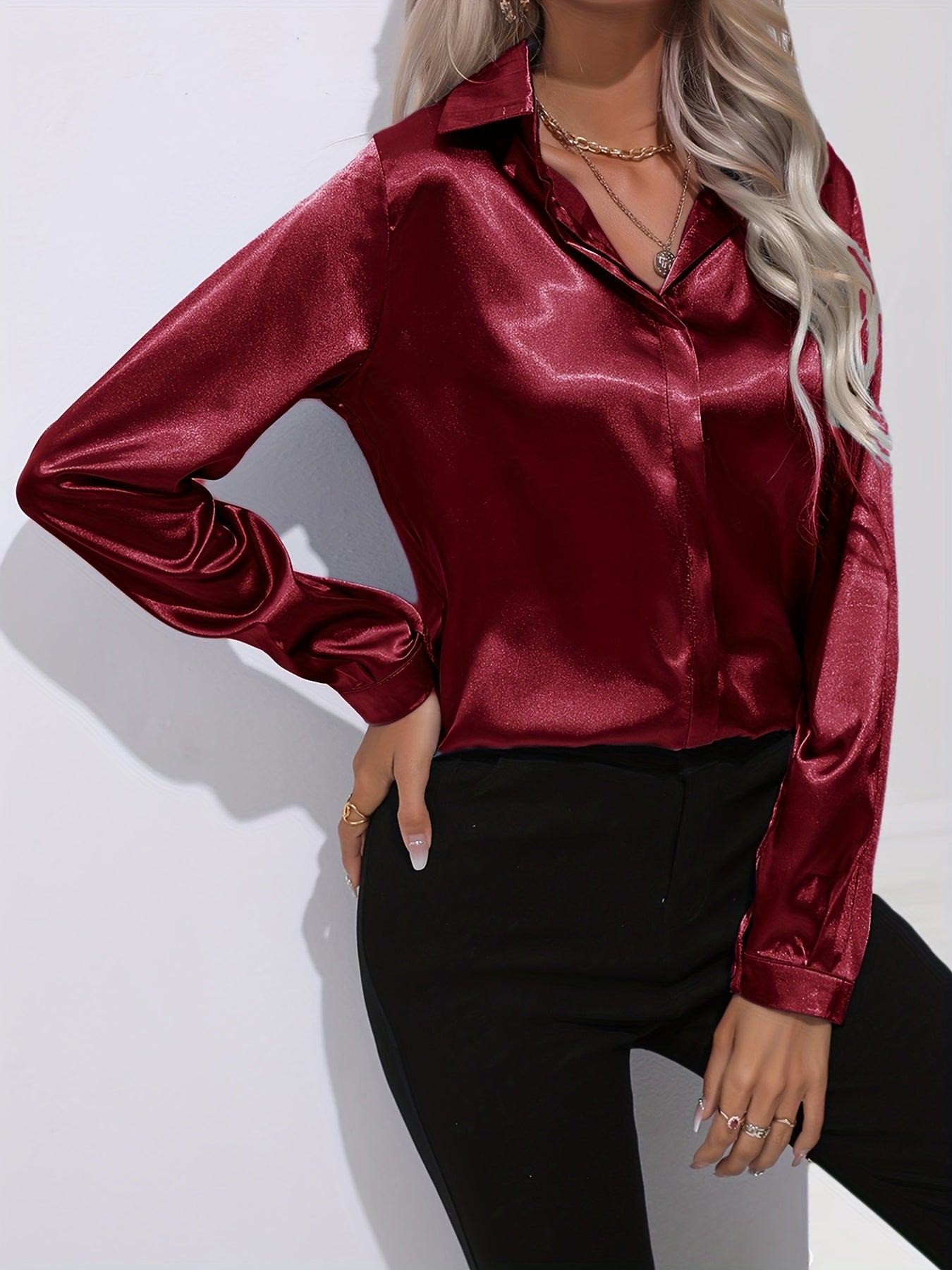 Satijnen blouse - Glanzend damesoverhemd met lange mouwen en knopen-Boutique Moda