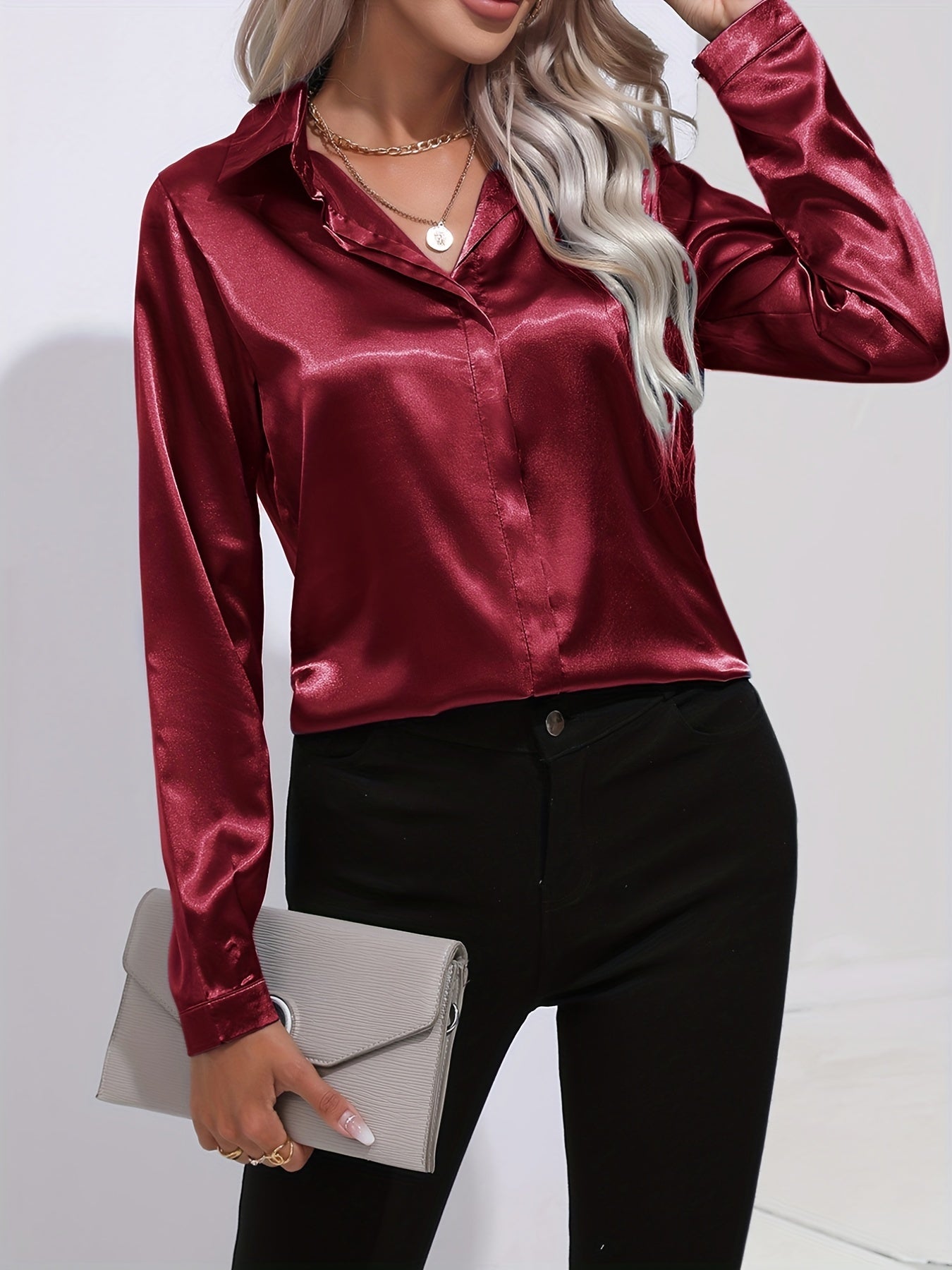 Satijnen blouse - Glanzend damesoverhemd met lange mouwen en knopen-Boutique Moda