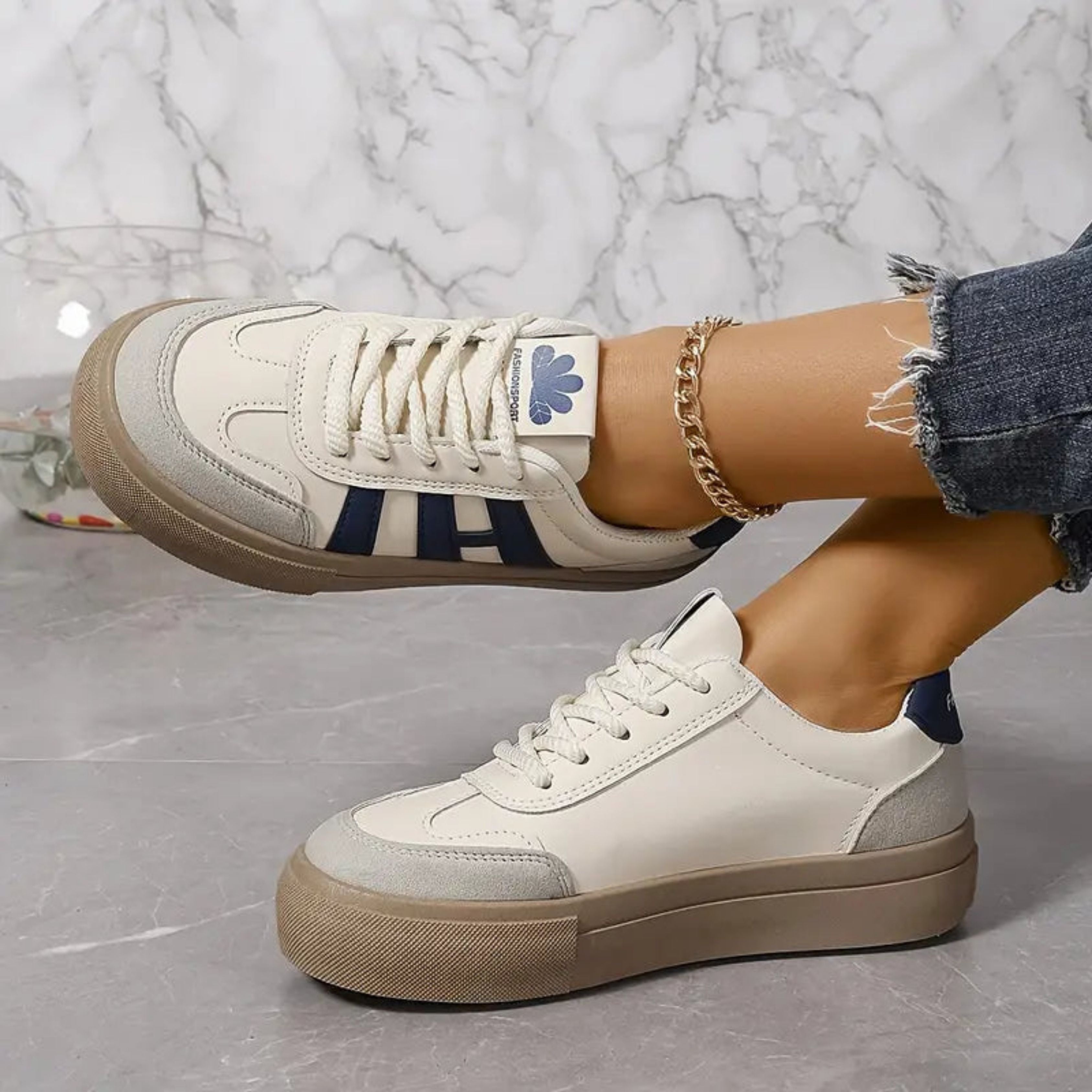 Sneakers | 3 strepen | Vetersluiting | Witte sneakers | Damesschoenen-Boutique Moda