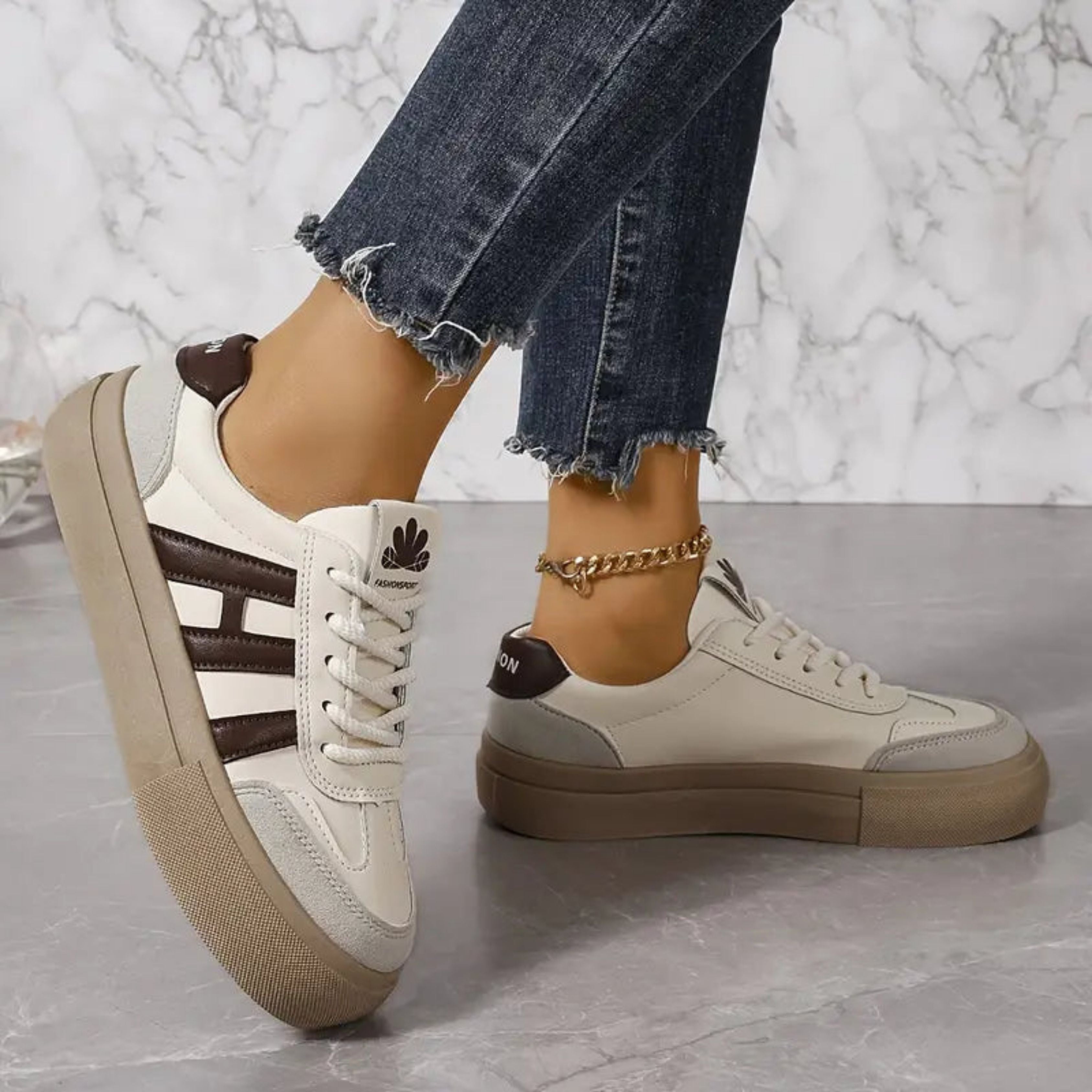 Sneakers | 3 strepen | Vetersluiting | Witte sneakers | Damesschoenen-Boutique Moda