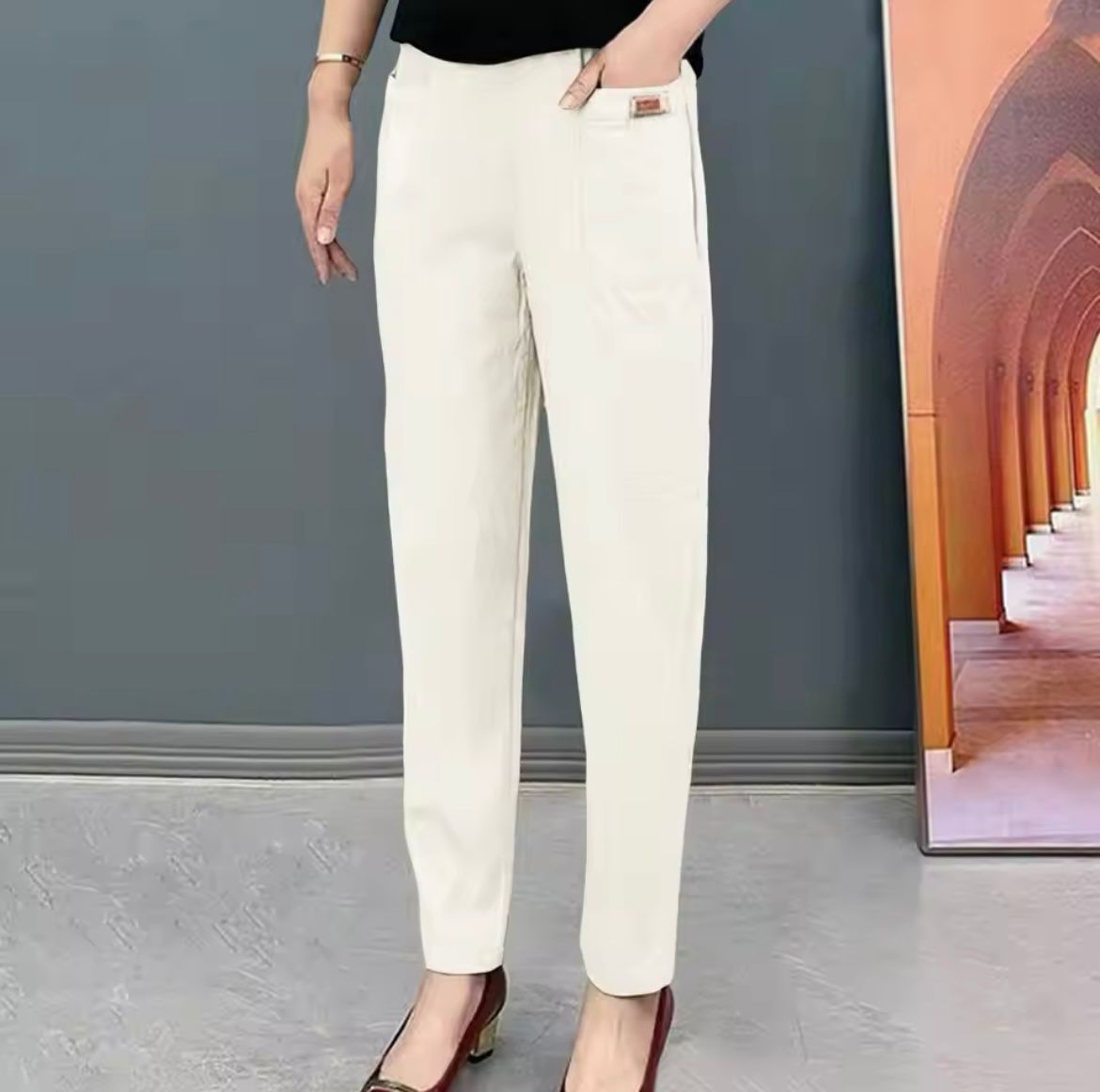 Stretchbroek - Damesbroek met elastische tailleband en rechte pijpen-Boutique Moda