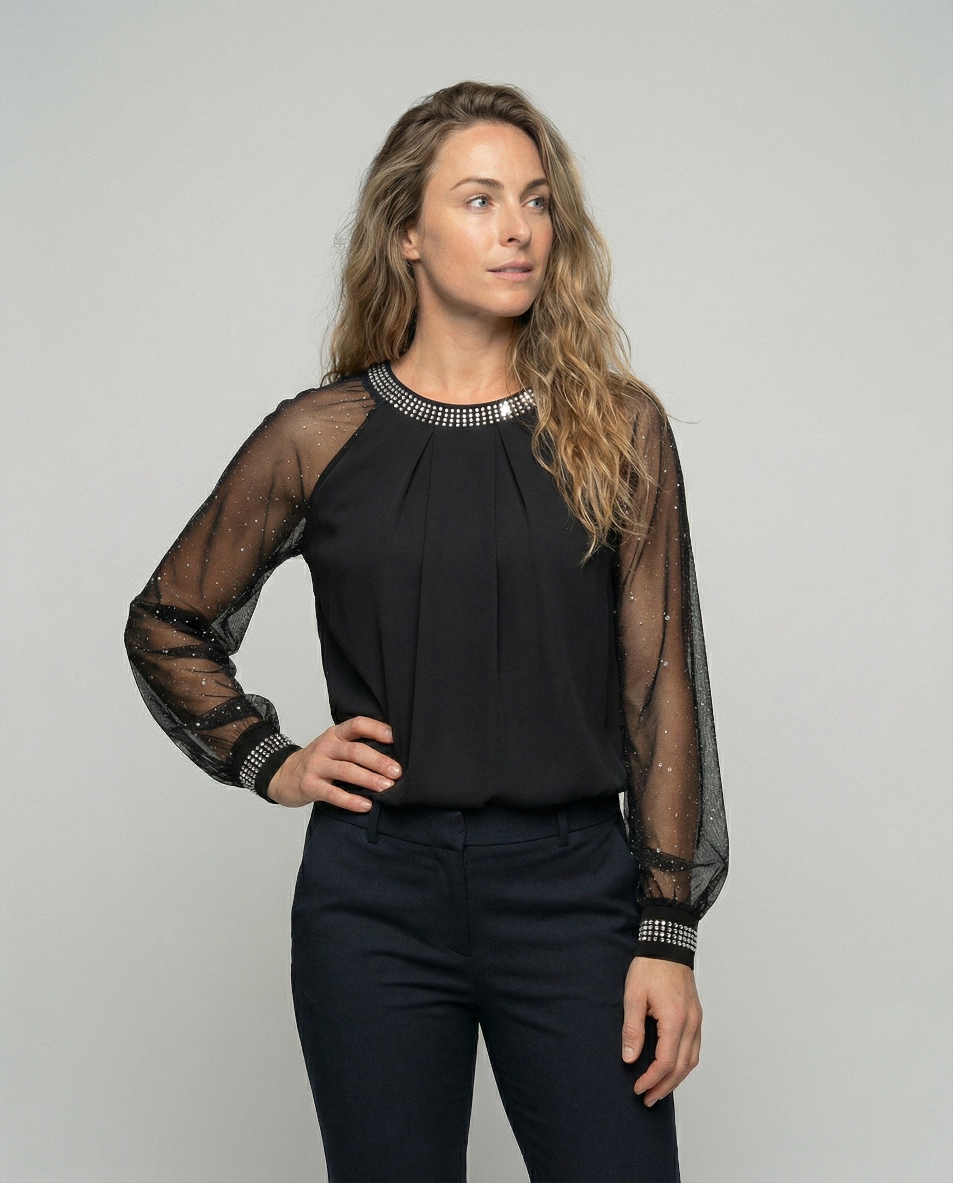 Top met lange mouwen van mesh | Zwart | Glanzend | Top met doorschijnende mouwen | Damesblouse-Boutique Moda