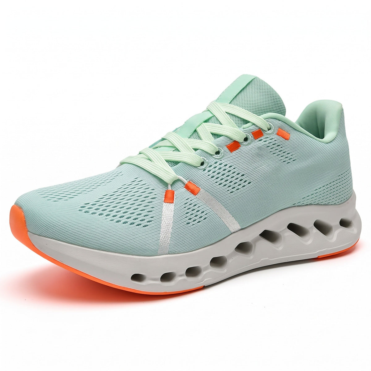 Mintgroene sneaker met oranje accenten en dikke gegolfde zool, vrijstaand | Boutique Moda