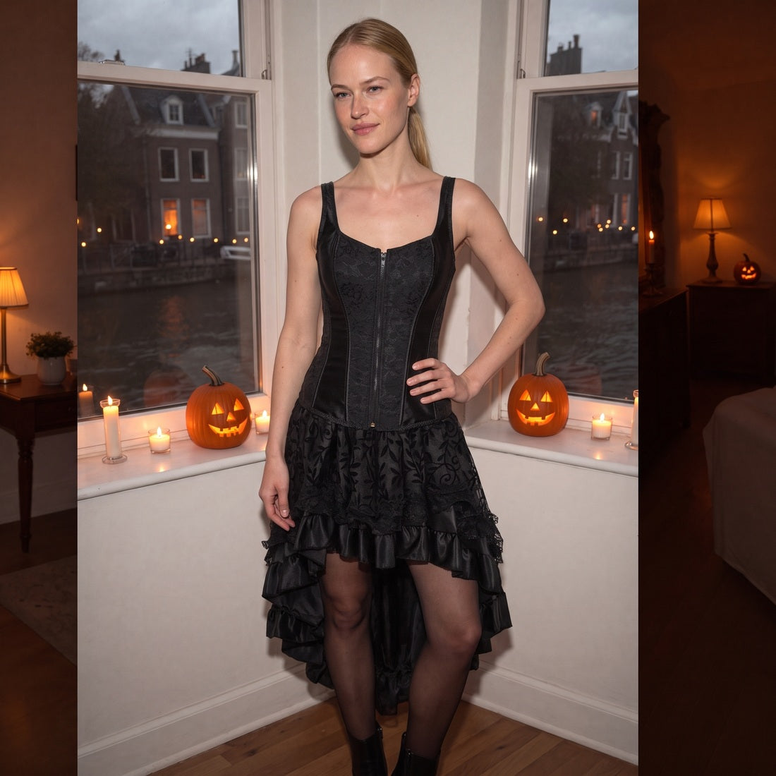 Vrouw in het zwarte korset met de zwarte asymmetrische kanten rok op een Halloweenfeest