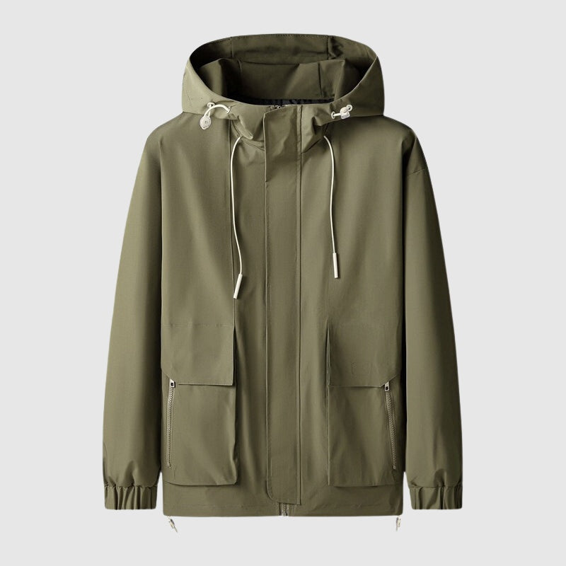 Legergroen windjack met capuchon en koordjes, plat gefotografeerd met zakken | Boutique Moda
