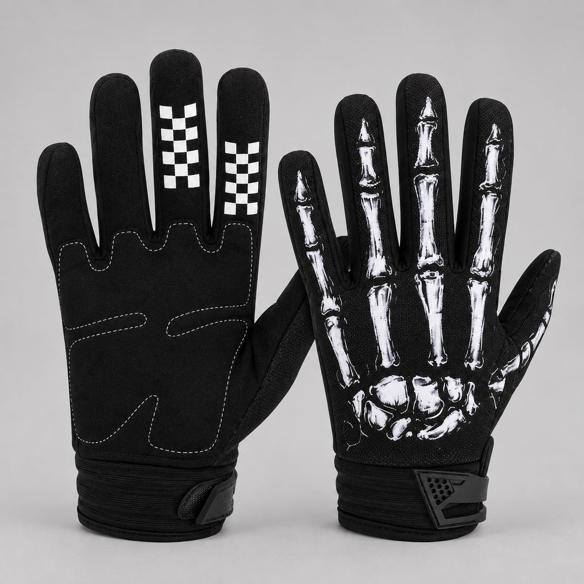 Zwarte handschoenen met wit skeletprint en geruite details, plat neergelegd | Boutique Moda