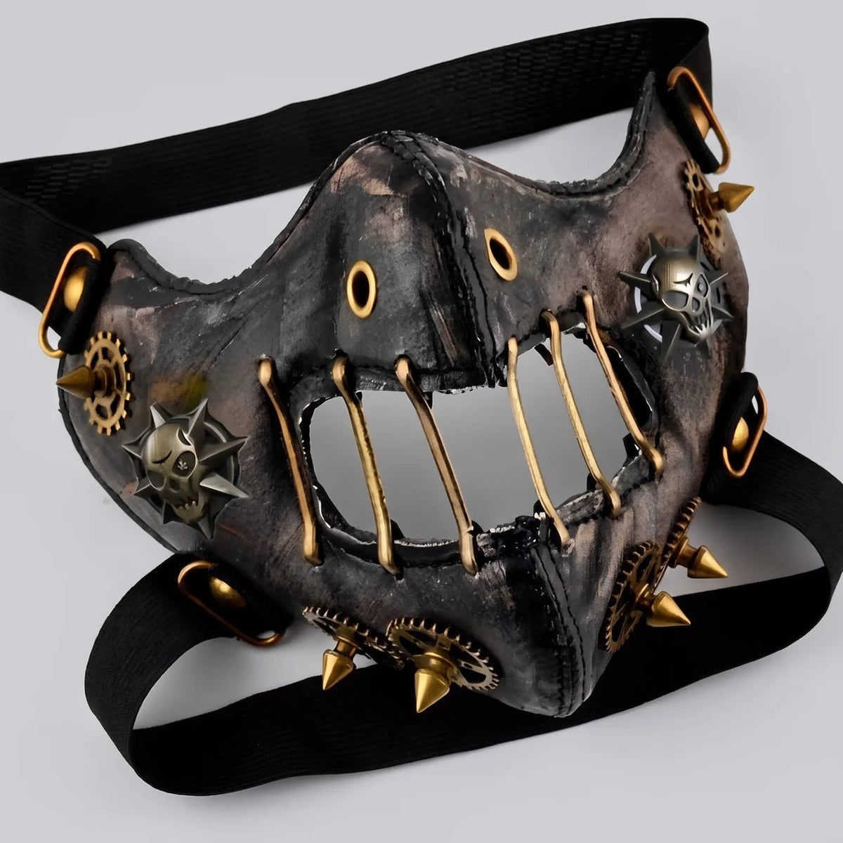 Steampunk Halfmasker | Tandwielen | Spikes | Klinknagels | Zwart Goud
