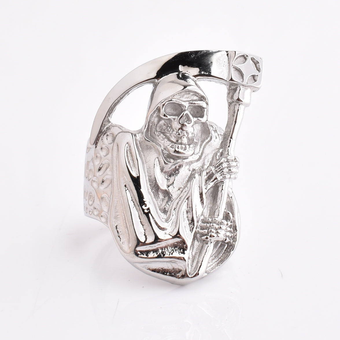 Zilverkleurige ring met zittende Magere Hein, zeis en capuchon, los liggend | Boutique Moda