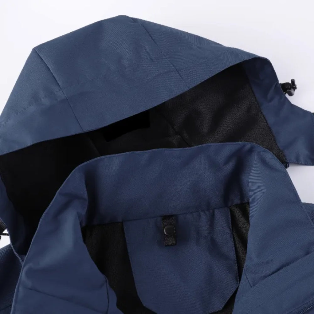 Donkerblauwe regenjas met capuchon, plat uitgespreid, close-up van binnenvoering | Boutique Moda