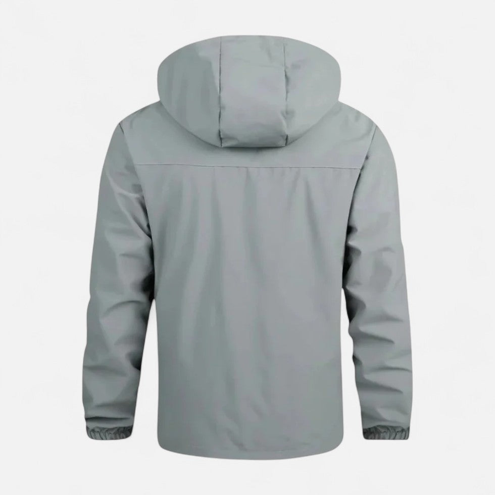 Grijze windbreaker met capuchon, achteraanzicht, gedragen door een persoon | Boutique Moda