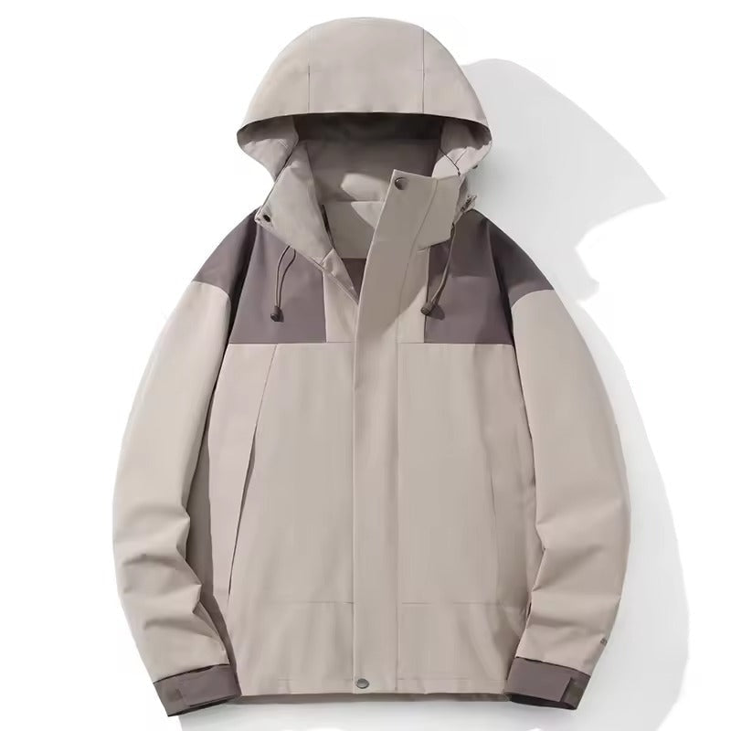 Beige jas met capuchon en grijze kleurblokken, getoond op onzichtbare mannequin | Boutique Moda