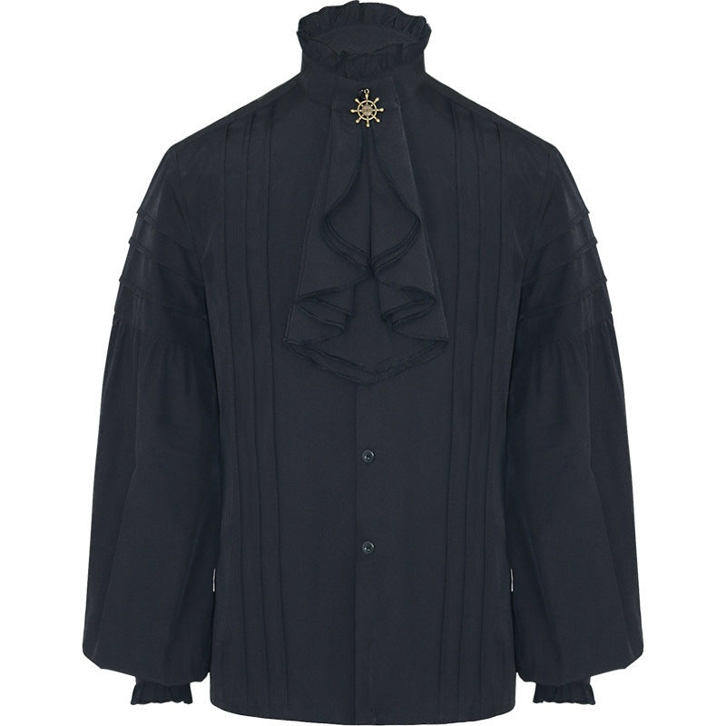 Zwart geplooid overhemd met jabot en sierspeld, plat gefotografeerd | Boutique Moda