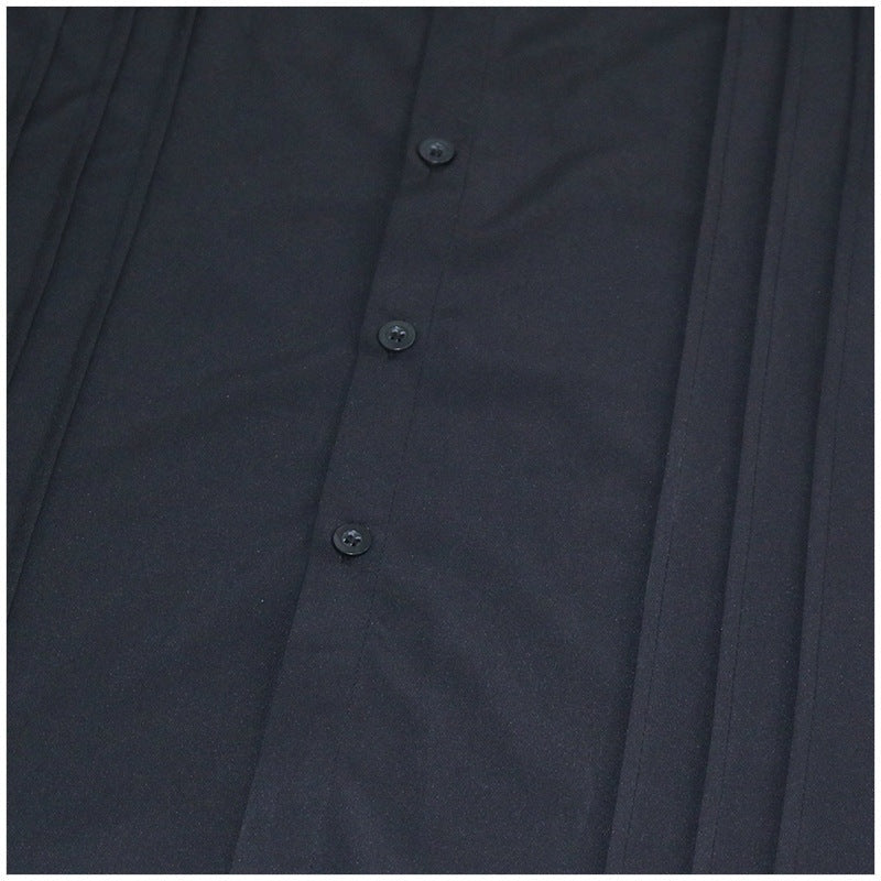 Zwart overhemd met knopen en geplooide details, close-up weergave zonder mannequin | Boutique Moda