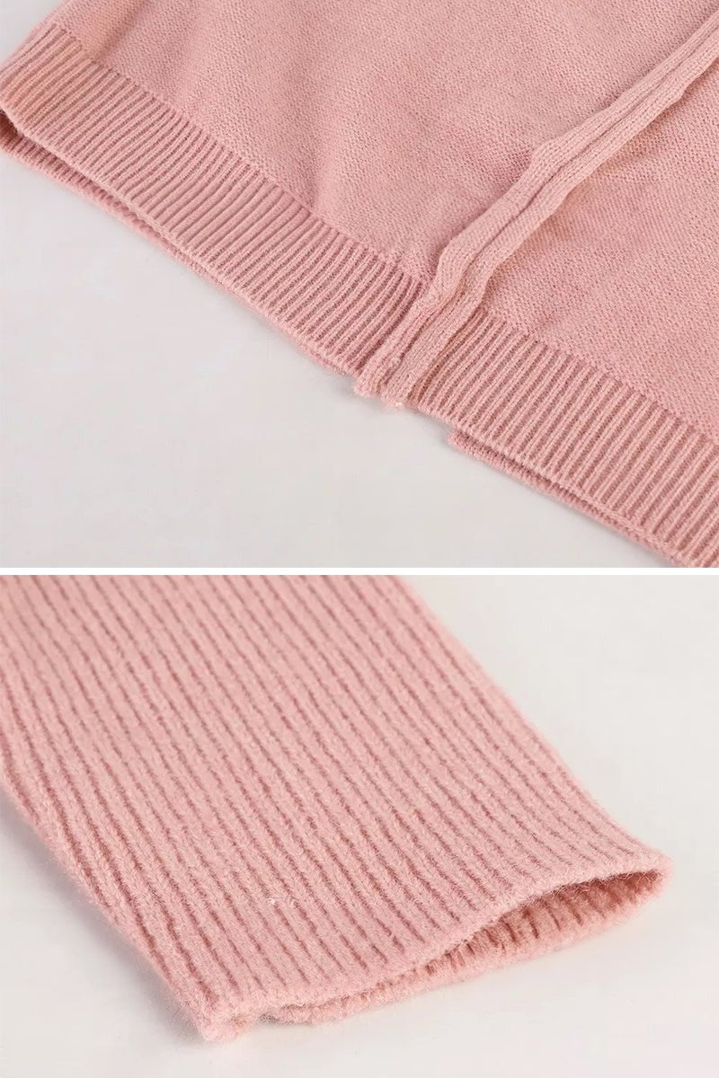 Details van het roze vest: de rugnaad bij de geribde zoom en de geribde manchet