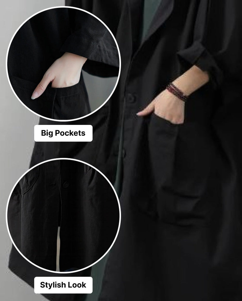 Zwarte jas met grote zakken, close-up detailfoto gedragen door persoon | Boutique Moda
