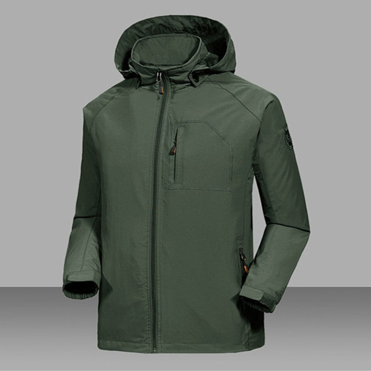 Groene regenjas met capuchon