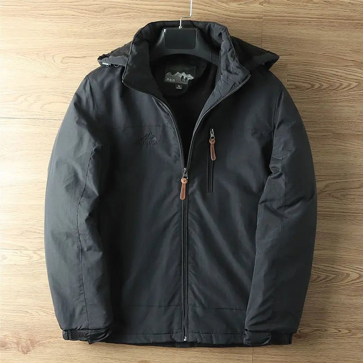 Zwarte winterjas met fleecevoering en capuchon