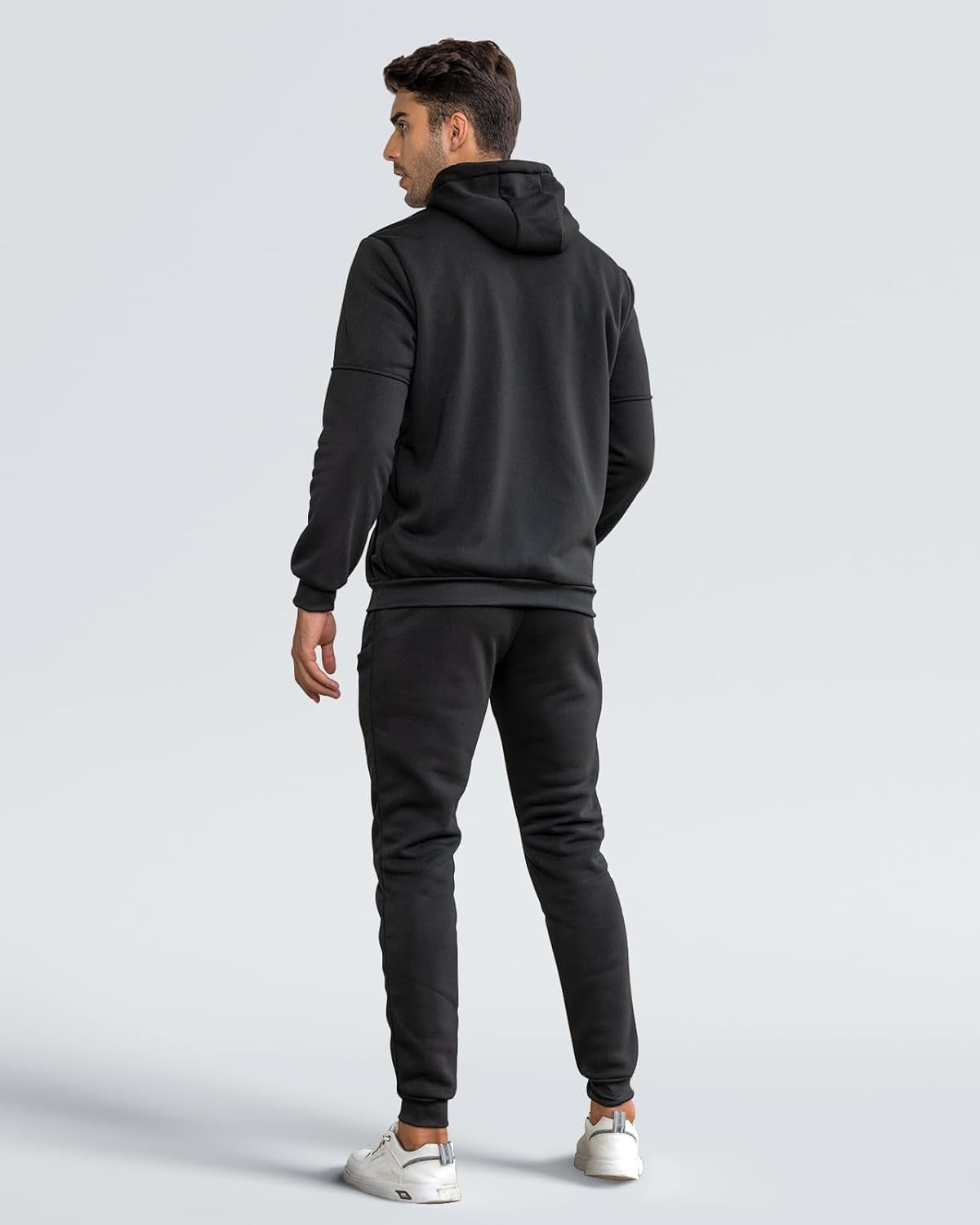 Zwart trainingspak met ritshoodie, achterkant | Boutique Moda