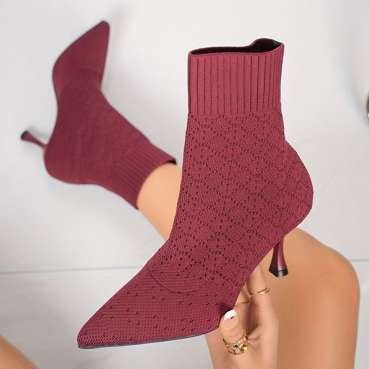 Bordeaux gebreide sock boots met naaldhak