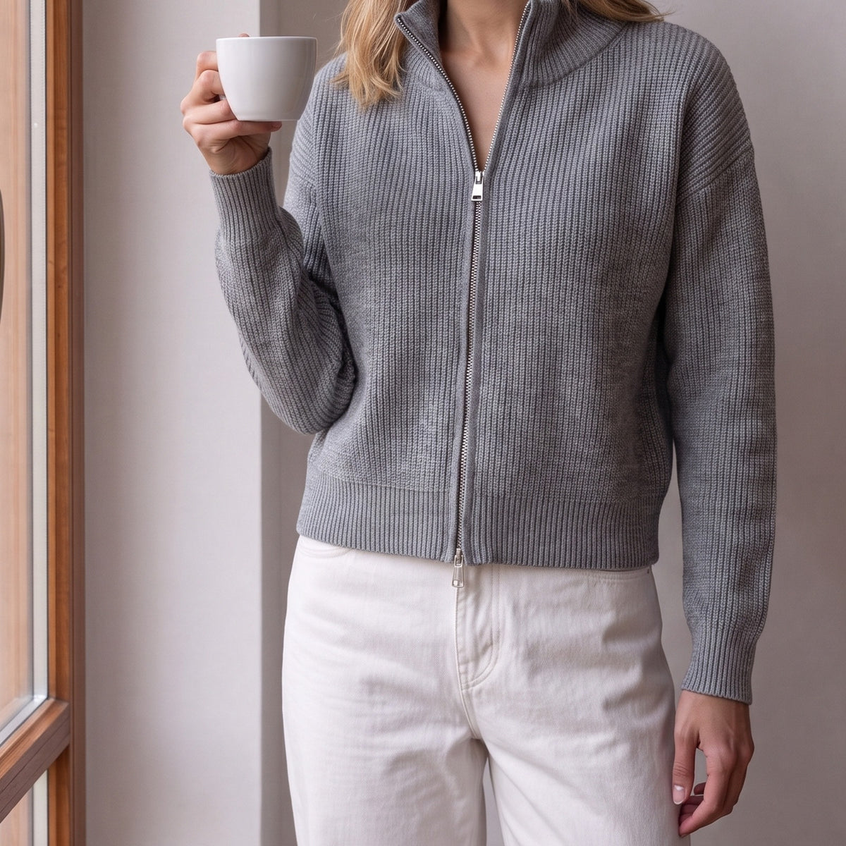 Ribgebreid vest in grijs met tweewegrits | Boutique Moda