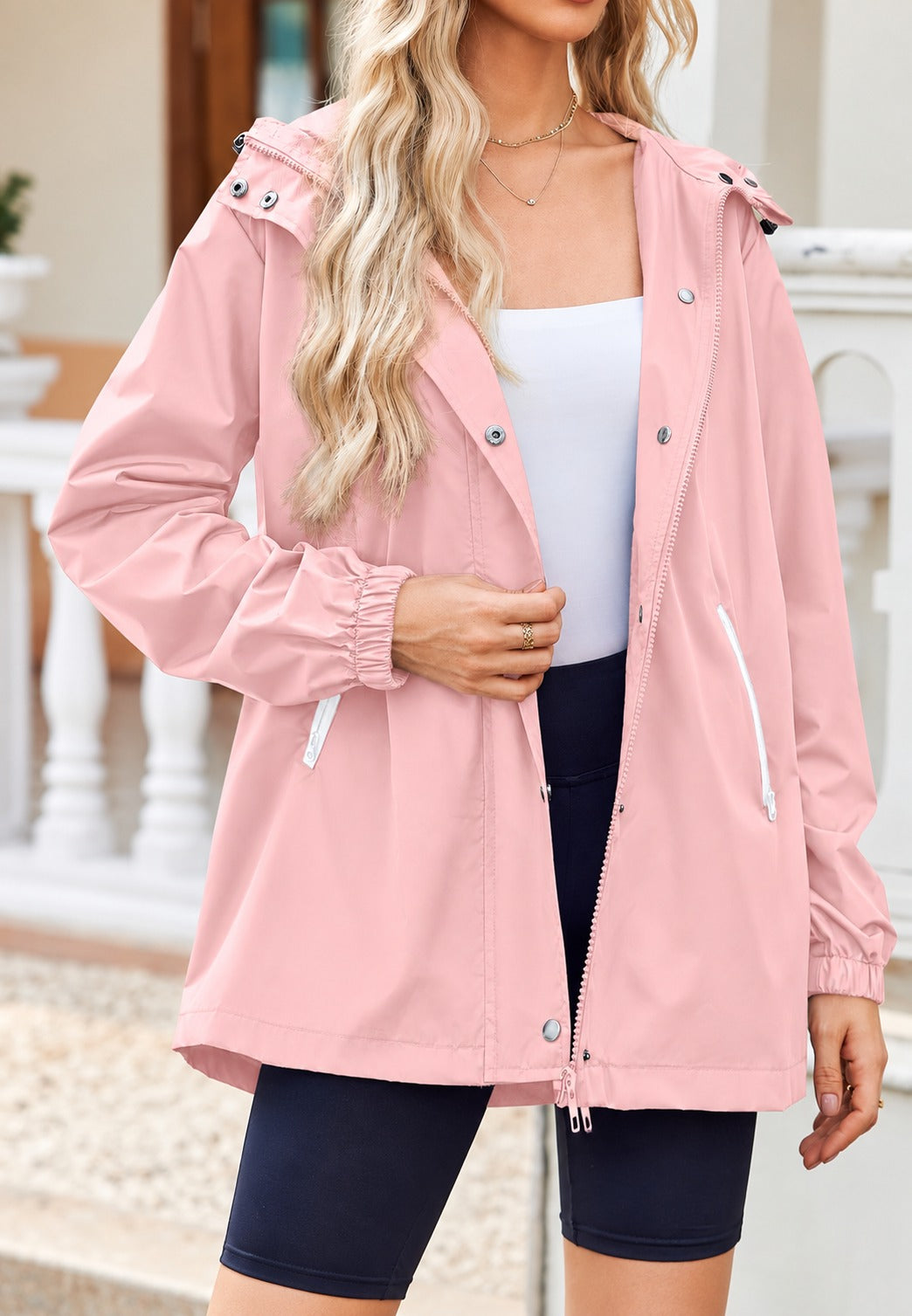 Roze regenjas open gedragen | Boutique Moda