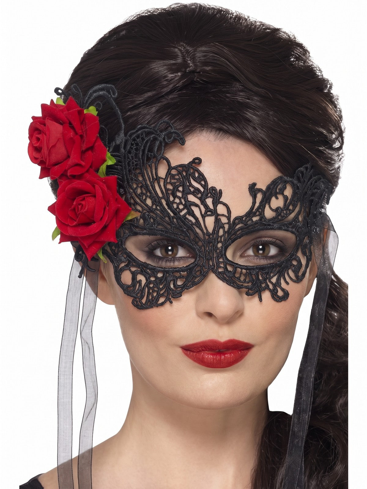 Vrouw met het zwarte kanten oogmasker met twee rode rozen en zwarte organza linten